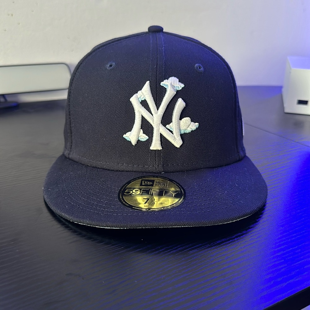 New York Yankees navy blue fitted hat baby blue brim 7 1/4